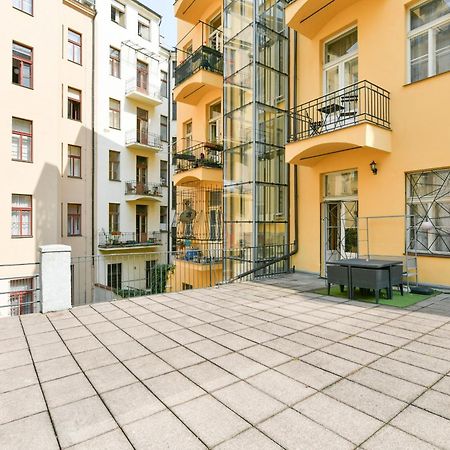 Stunning Charles Bridge Apartment Prag Exteriör bild