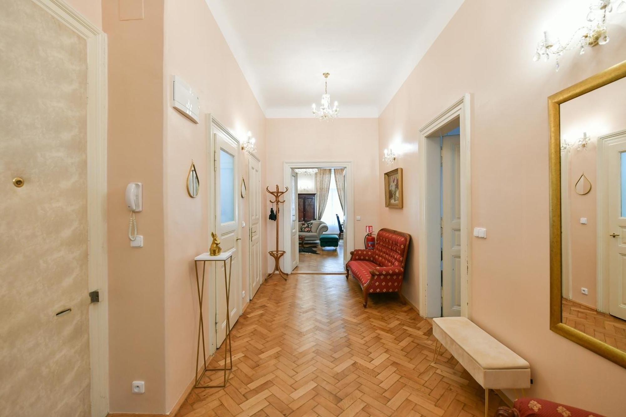 Stunning Charles Bridge Apartment Prag Exteriör bild