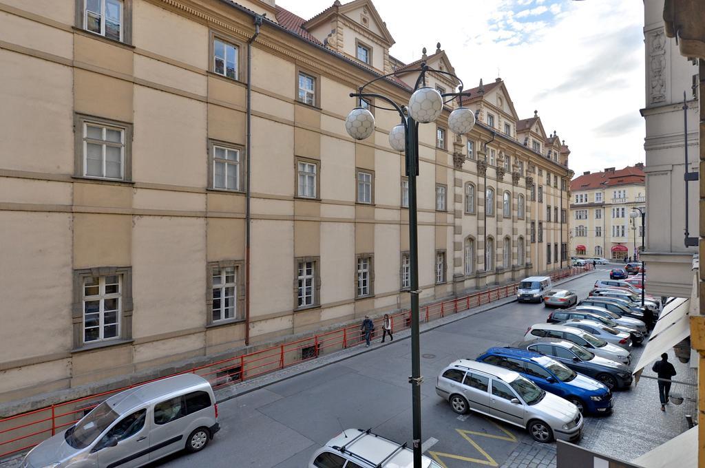 Stunning Charles Bridge Apartment Prag Exteriör bild